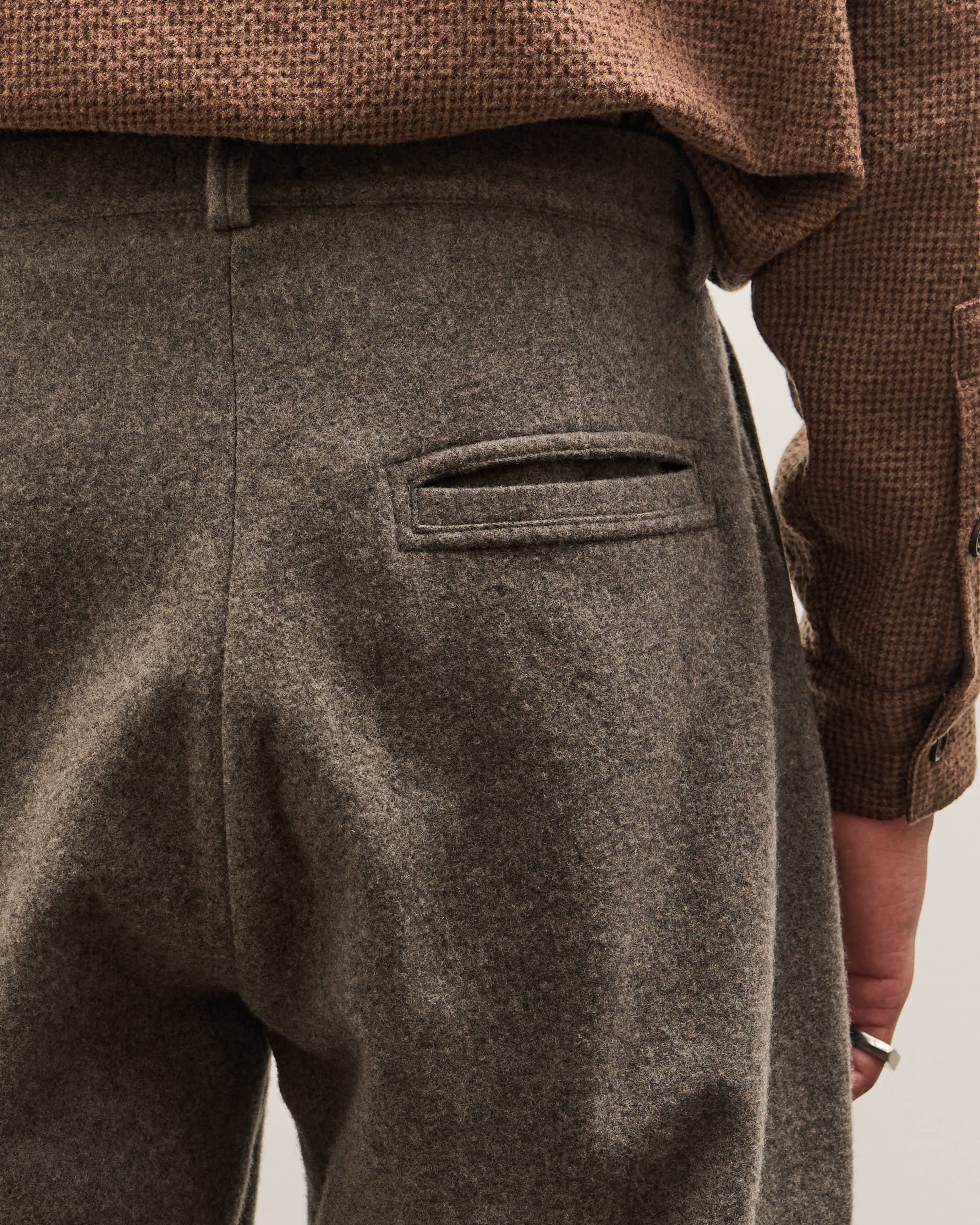 Evan Kinori Single Pleat Pant, Mid-Grey – Glasswing