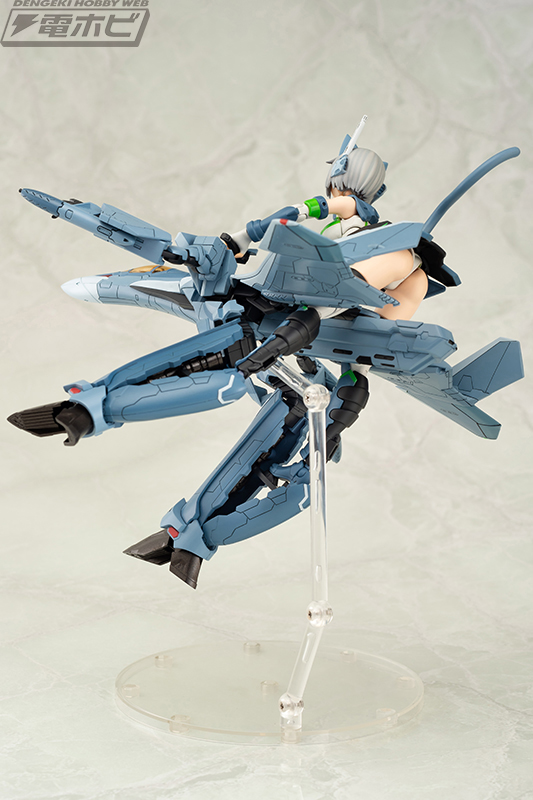 バルキリーをまとって猫娘が変形！青島文化教材社の『マクロス