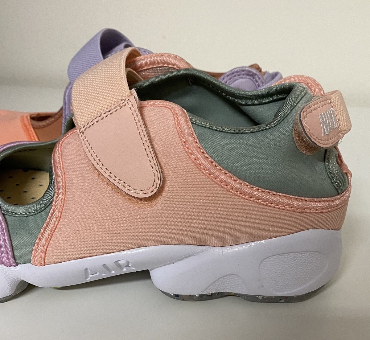 Nike Air Rift Women's Sz 7 Crimson Bliss White Sneakers Sandals