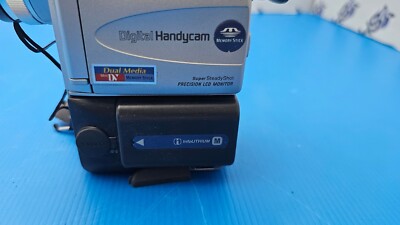 SONY DCR-PC100 Digital Handycam Camcorder miniDV Video Camera