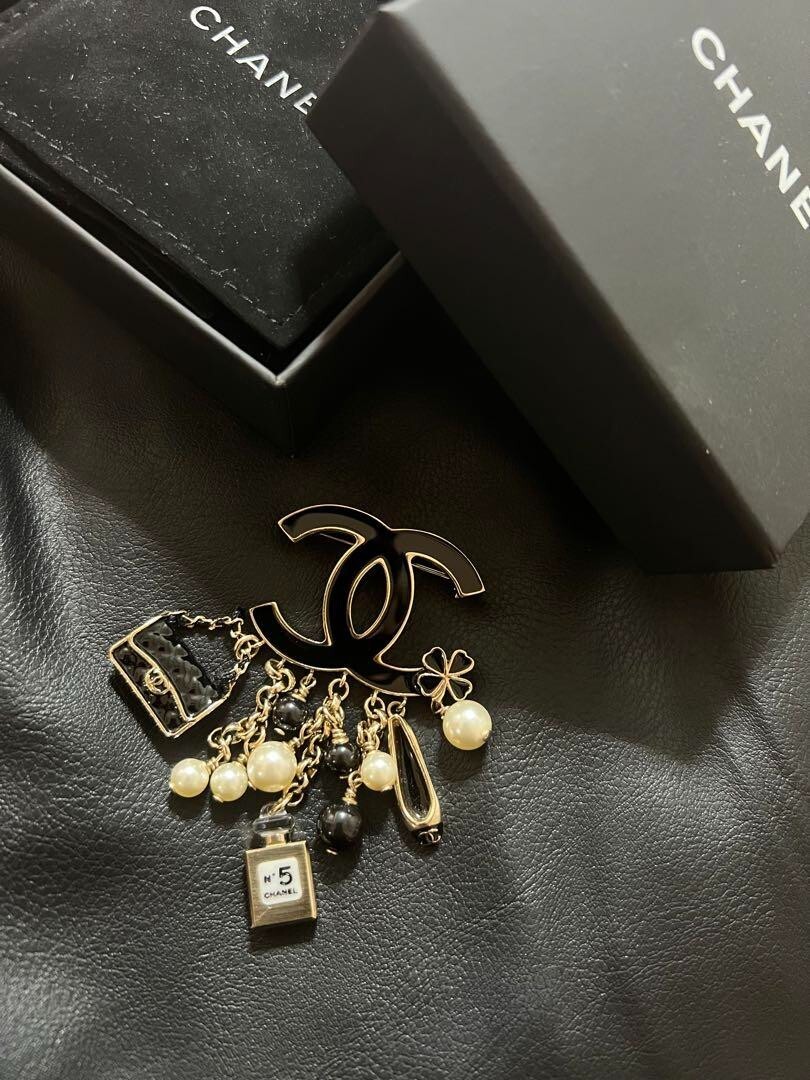 CHANEL No.5 CC COCO Logo Brooch Gold Pearl Black Authentic w/Box