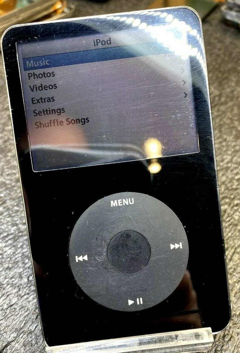 Apple iPod classic 5th Generation Black (30 GB) MA146LL/A w