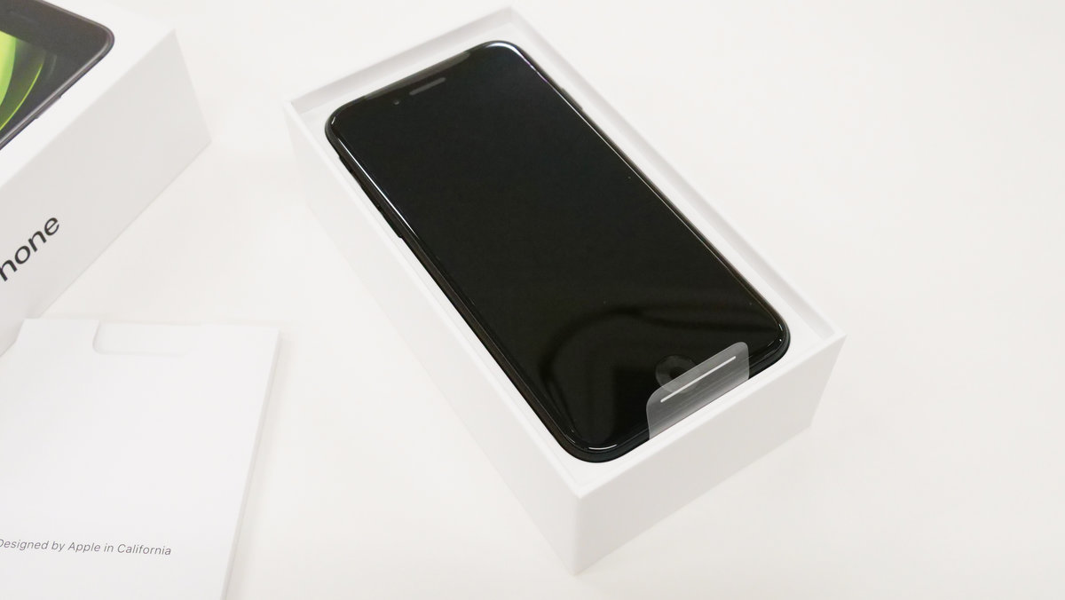 4万円台からゲット可能な第2世代「iPhone SE」開封＆速攻フォト