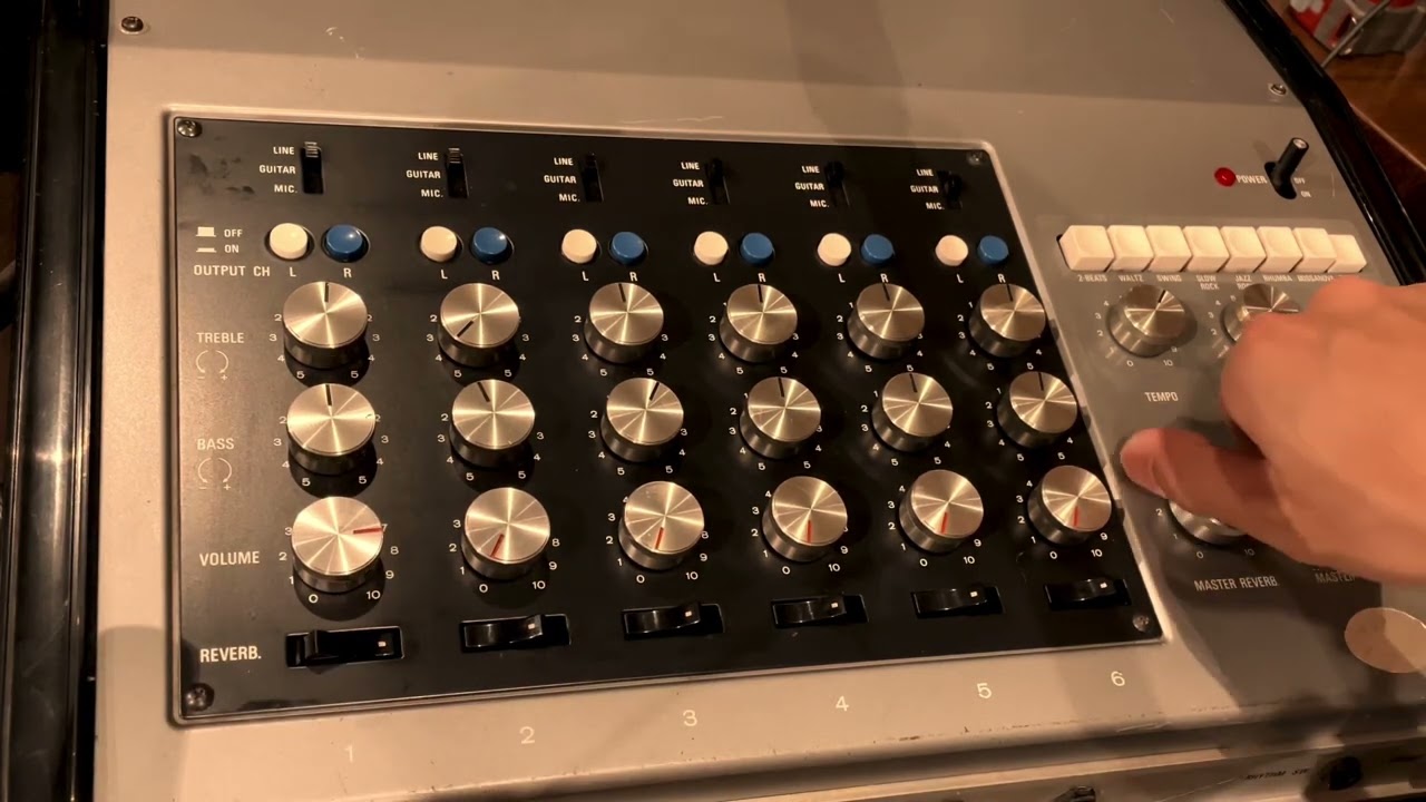 YAMAHA EM-90A Spring Reverb, Rhythm machine, Powered mixer - YouTube