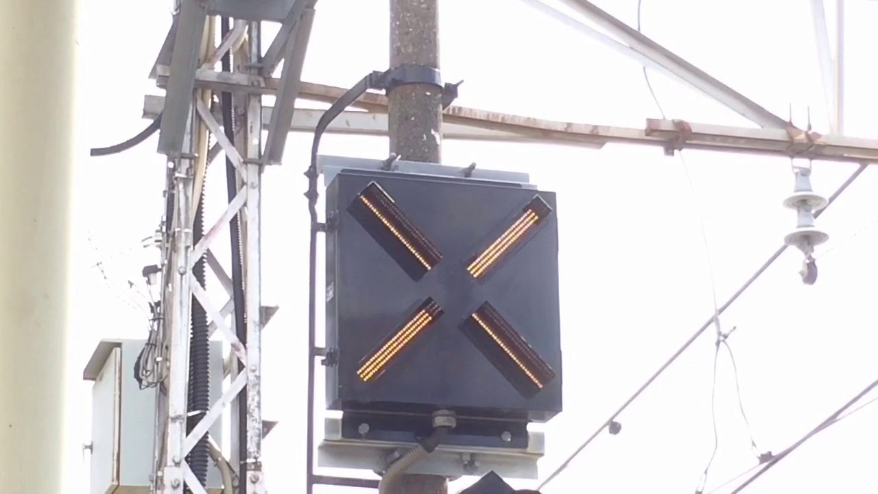 廃止決定！】小田急の踏切動作反応灯 - YouTube