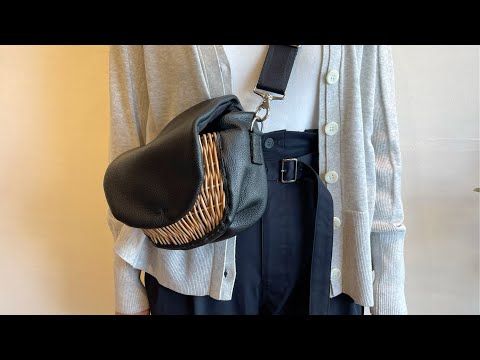 ebagos / フニュ・シュリンク・ボディバッグS - YouTube