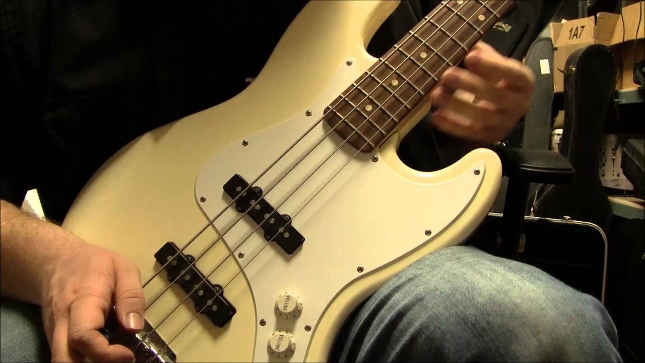 Fender Jazz Bass Made in Mexico Squire Series - YouTube