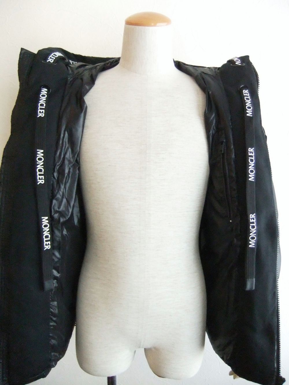 MONCLER - DOUGNAC GIUBBOTTO ナイロンショートダウンブルゾン | 4.444glad