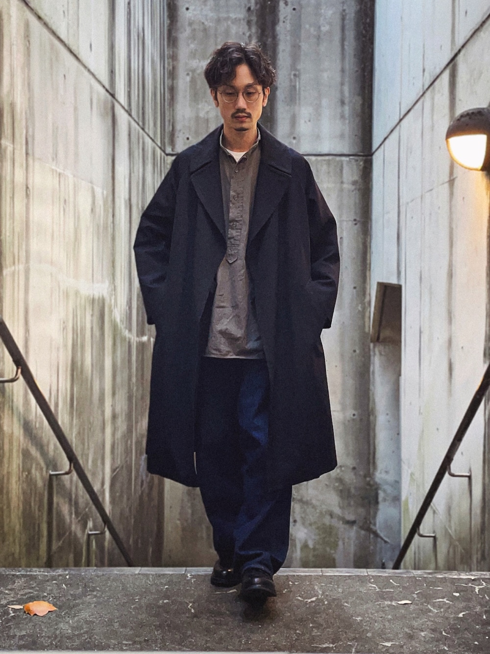 Kottam｜COMOLIのトレンチコートを使ったコーディネート - WEAR