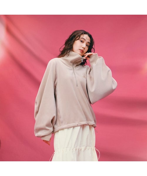 adidas（アディダス）の「Luxflow ルーズフィット ベロアトップ