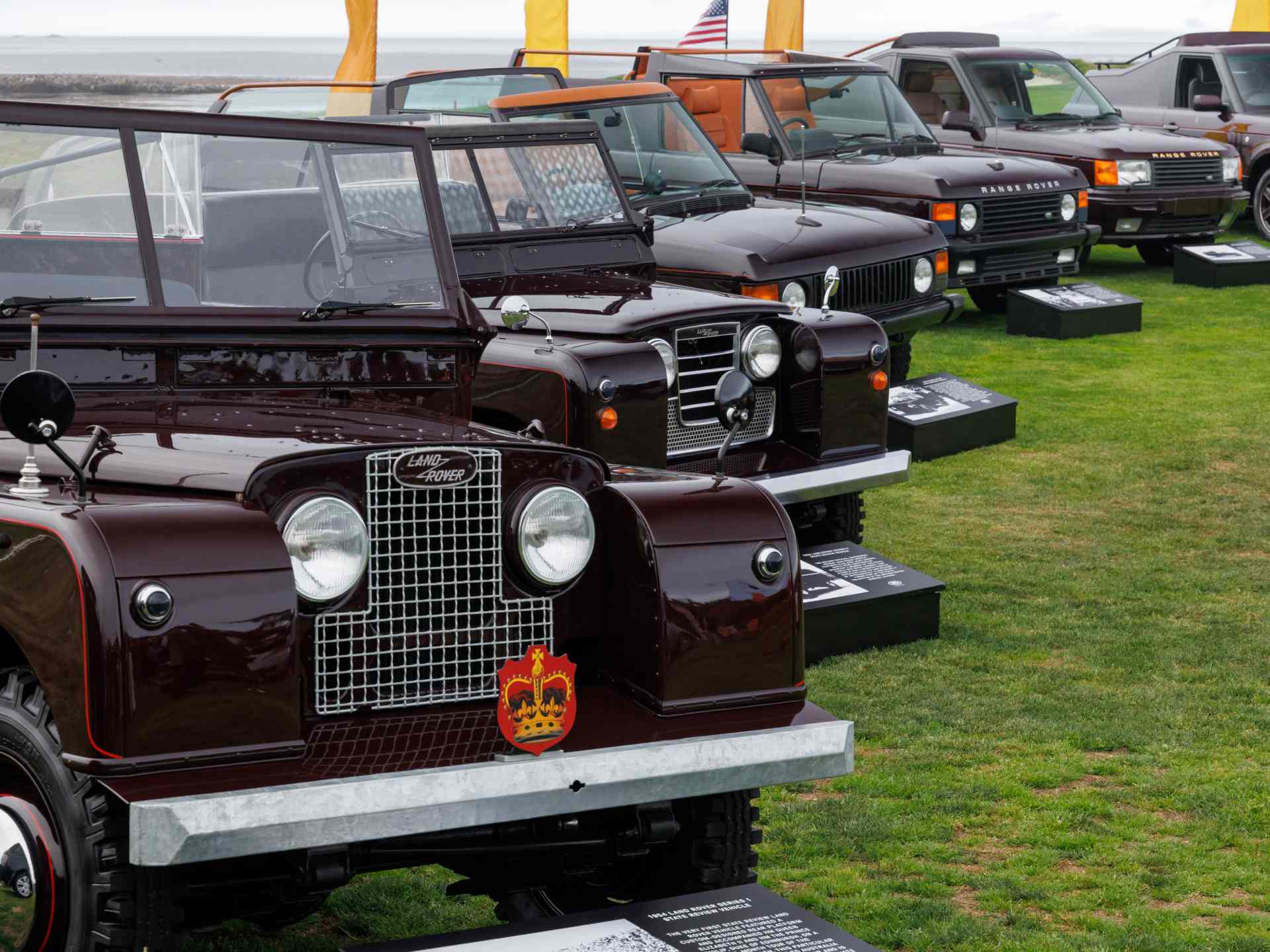 圧巻！エリザベス女王が使用した歴代ランドローバーを一挙展示