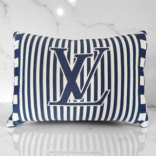 LOUIS VUITTON（クッション）のフリマアイテム一覧