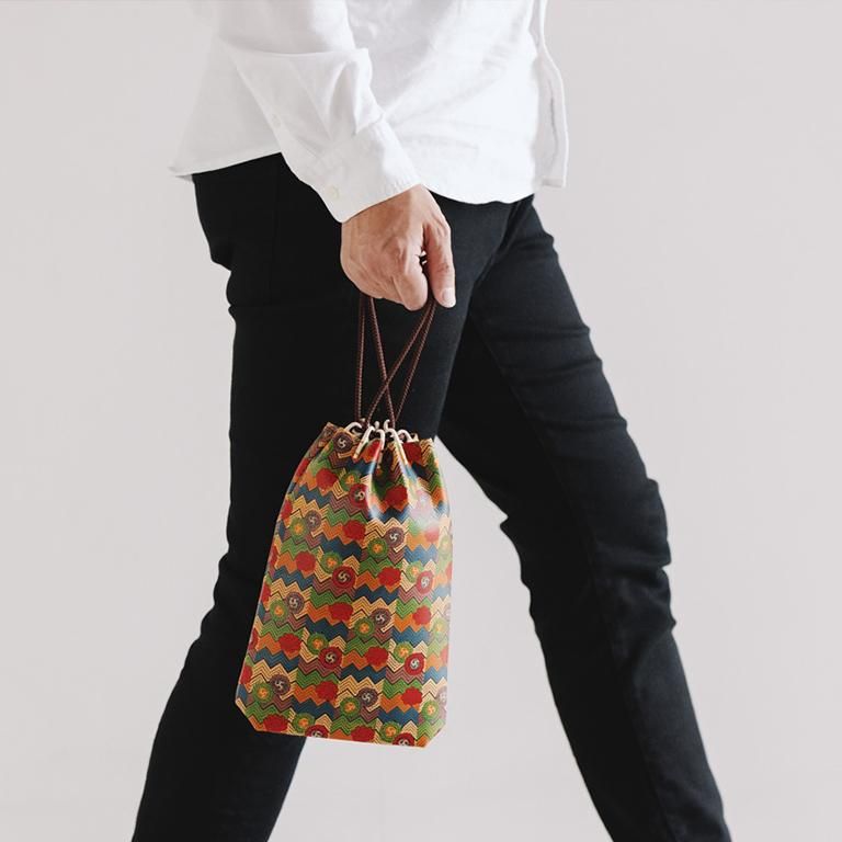 印傳屋合才袋 (中) 紺／紺 紗綾形 楽天市場】鹿革 漆 印伝 巾着 メンズ