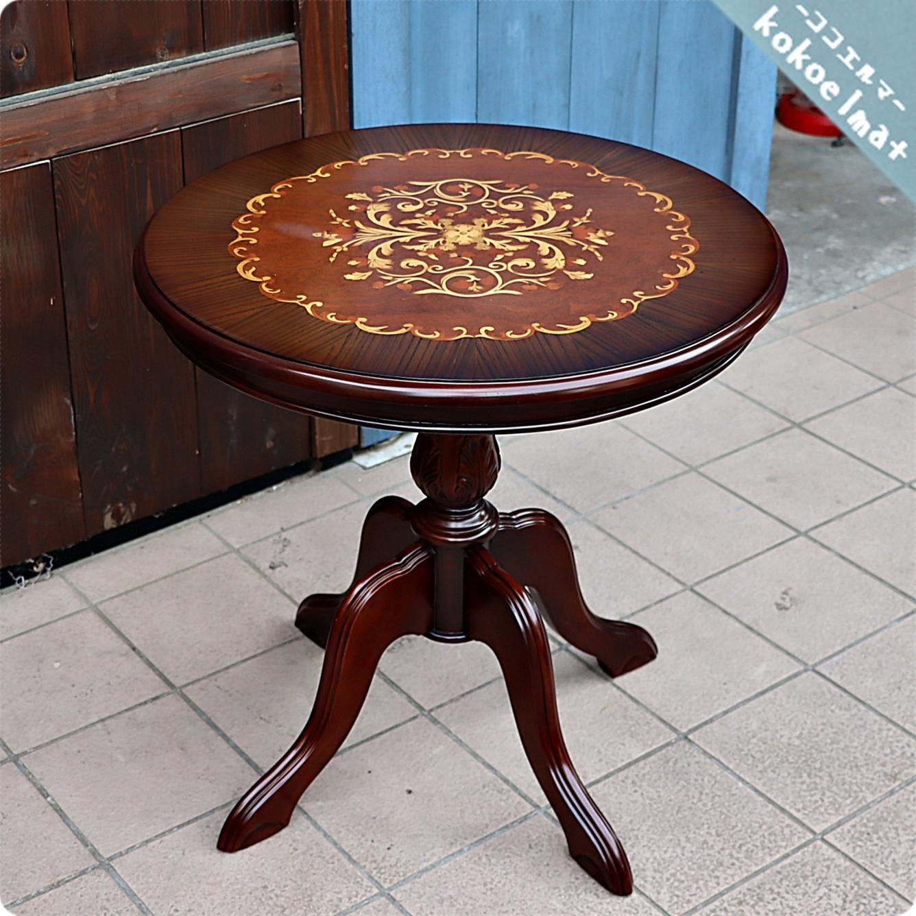 アンティーク調のサイドテーブル、天板に象嵌細工が施された花台です