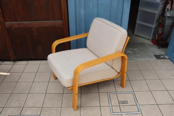 天童木工(TENDO)のシングルソファです。滑らかなフレームとナチュラル