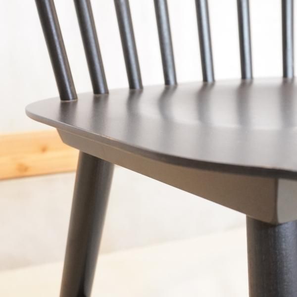 TON(トン)のIronica ウィンザーチェア2脚セットです。レストランや