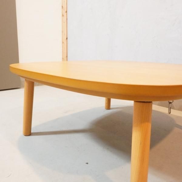 人気の無印良品(MUJI)の正方形こたつテーブルです。木のナチュラルな