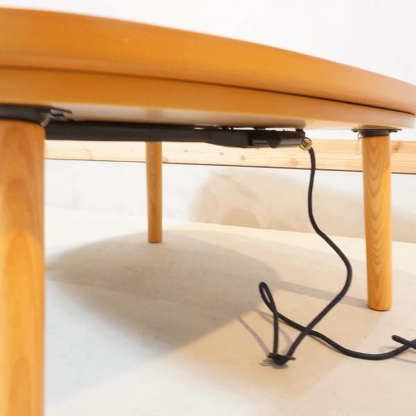 人気の無印良品(MUJI)の正方形こたつテーブルです。木のナチュラルな