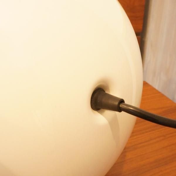 yamagiwa(ヤマギワ)より深澤直人氏デザインによるWAN(ワン)テーブル