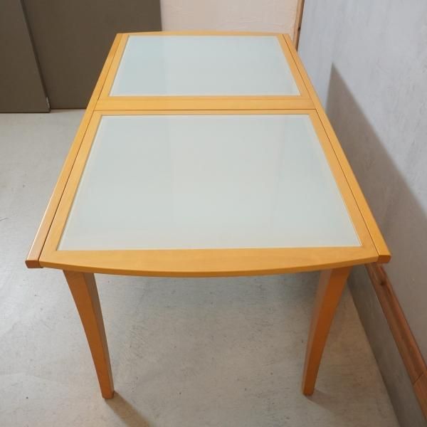 イタリアのCalligaris(カリガリス)社の伸長式ダイニングテーブルです