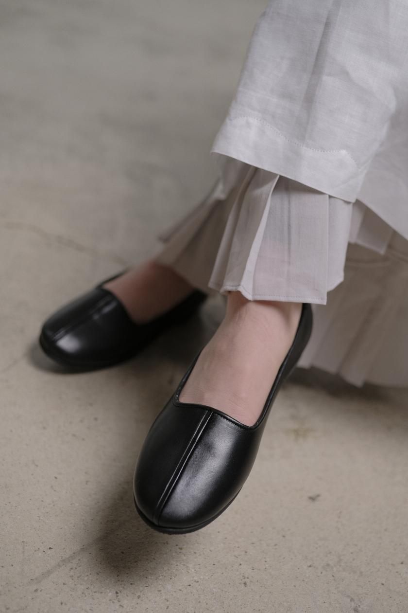 COSMIC WONDER / Naturally-tanned leather “Koshin” folk shoes | 古