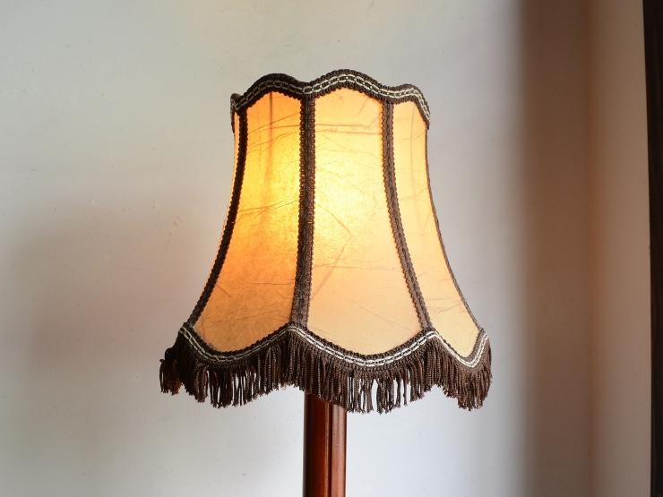 ヴィンテージ フリンジシェード 木製テーブルランプ（H42cm