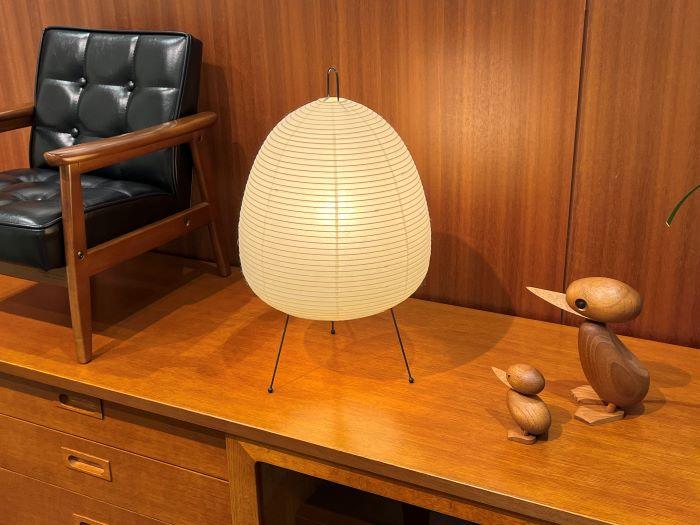 ひかりのオブジェ「AKARI」のスタンドライト – カリモク60オフィシャル