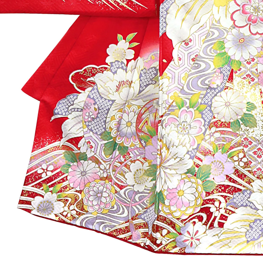 お宮参り産着レンタル／赤地に菊と大輪の牡丹、金の刺繍尽くしの祝い着