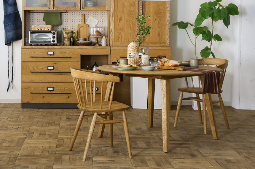 イギリスや北欧のヴィンテージチェアでおなじみの、木の椅子に憧れる人