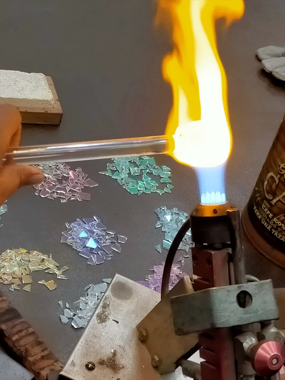 コレットマルーフ、廃棄ガラス製品をアップサイクルしたヘアゴム