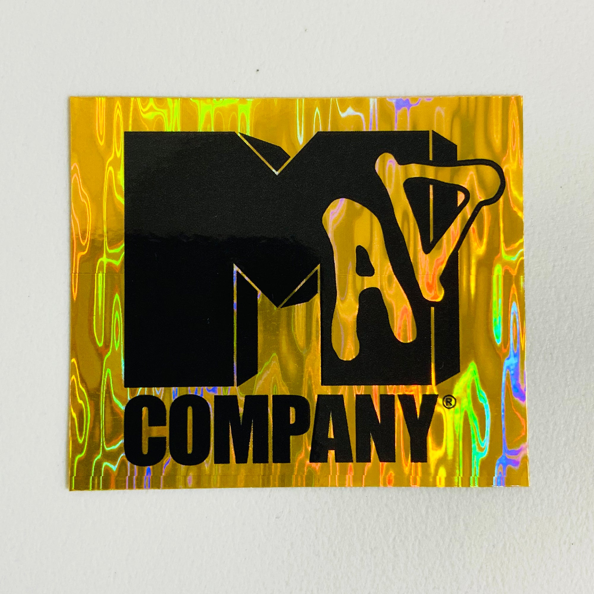 1周年記念カラー】ホログラムロゴステッカー【金】 – MAD COMPANY