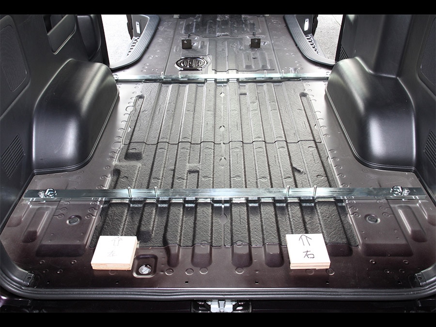 ハイエース200系 専門店 ユーアイビークルのハイエース スライドフロア