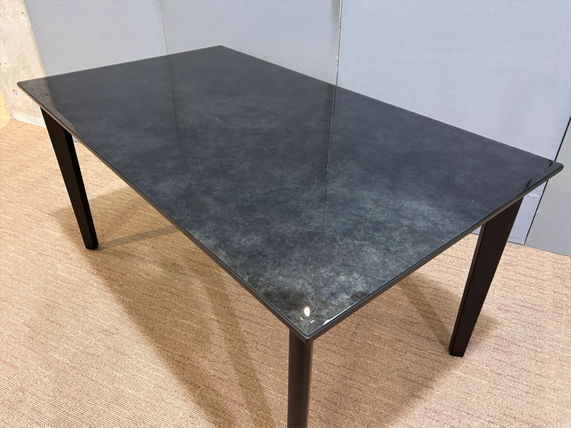 ダイニングテーブル「GT」木製4本脚タイプ ガラス天板ブラック 幅150cm