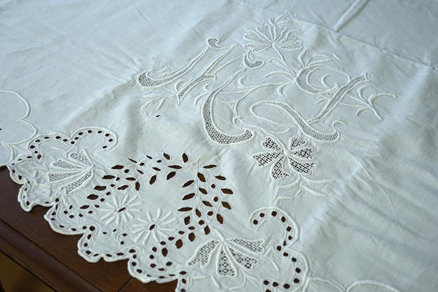 フランスアンティークイニシャル刺繍の美しいシーツ192×275cm ge-987の