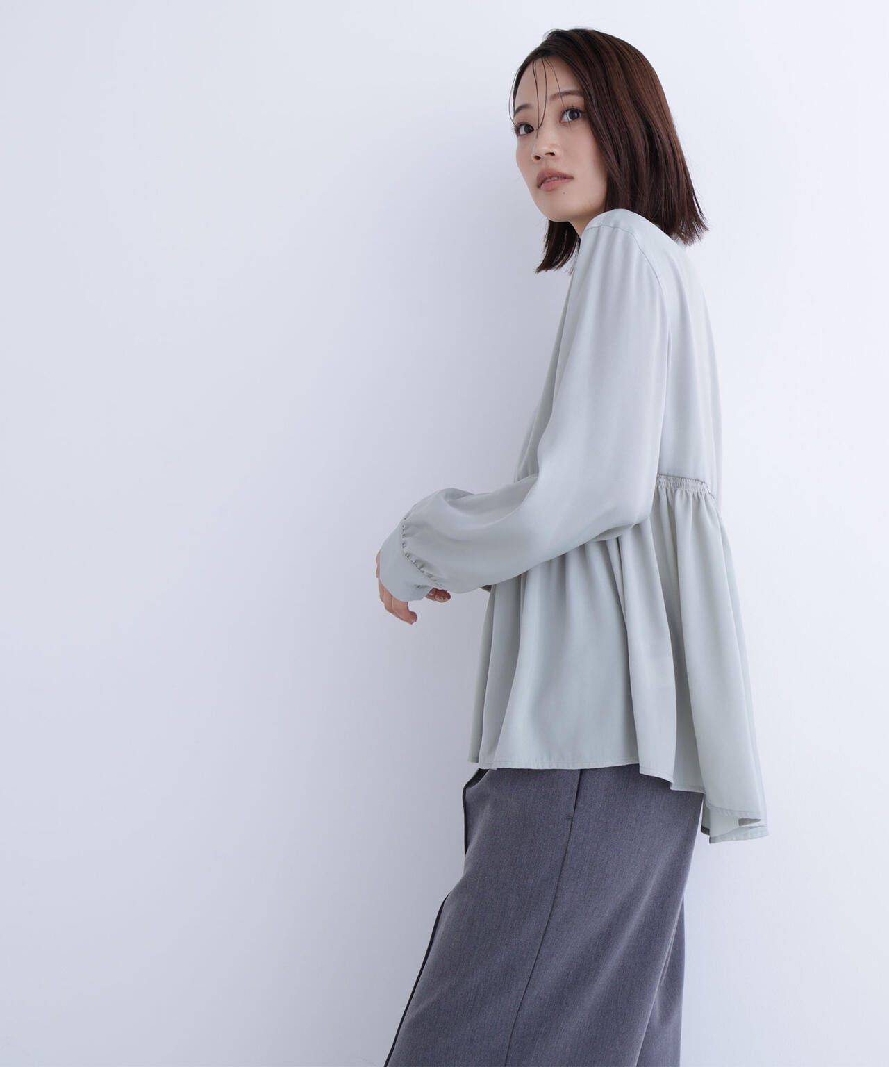 サテンペプラムブラウス | NATURAL BEAUTY BASIC（ナチュラル