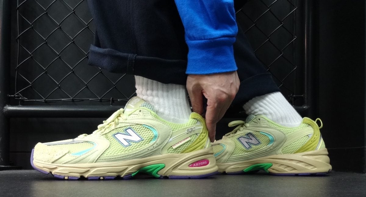 ニューバランスのアートな一足」現代的機能性と芸術の融合！“MR530