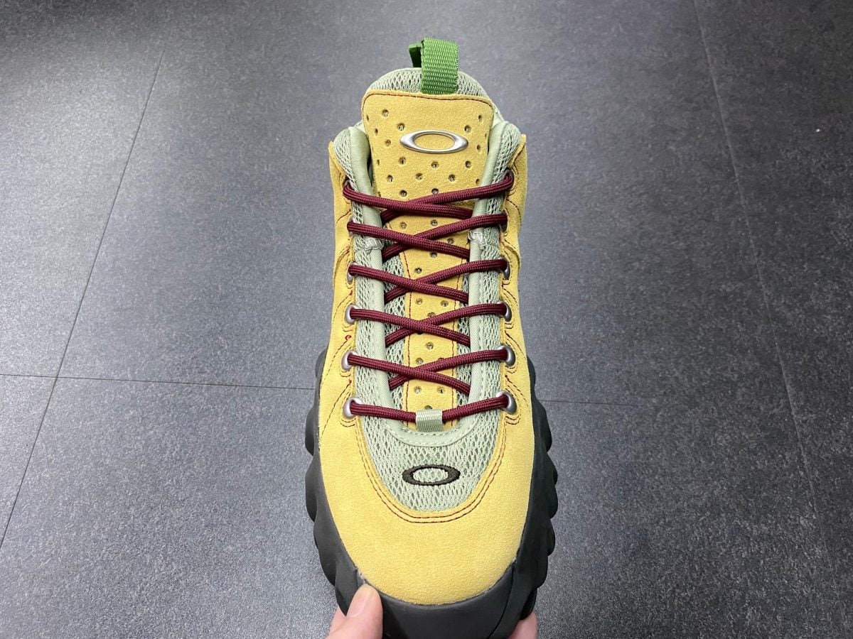 ヤバすぎる限定シューズ」機能もデザインも頂点級！オークリーと