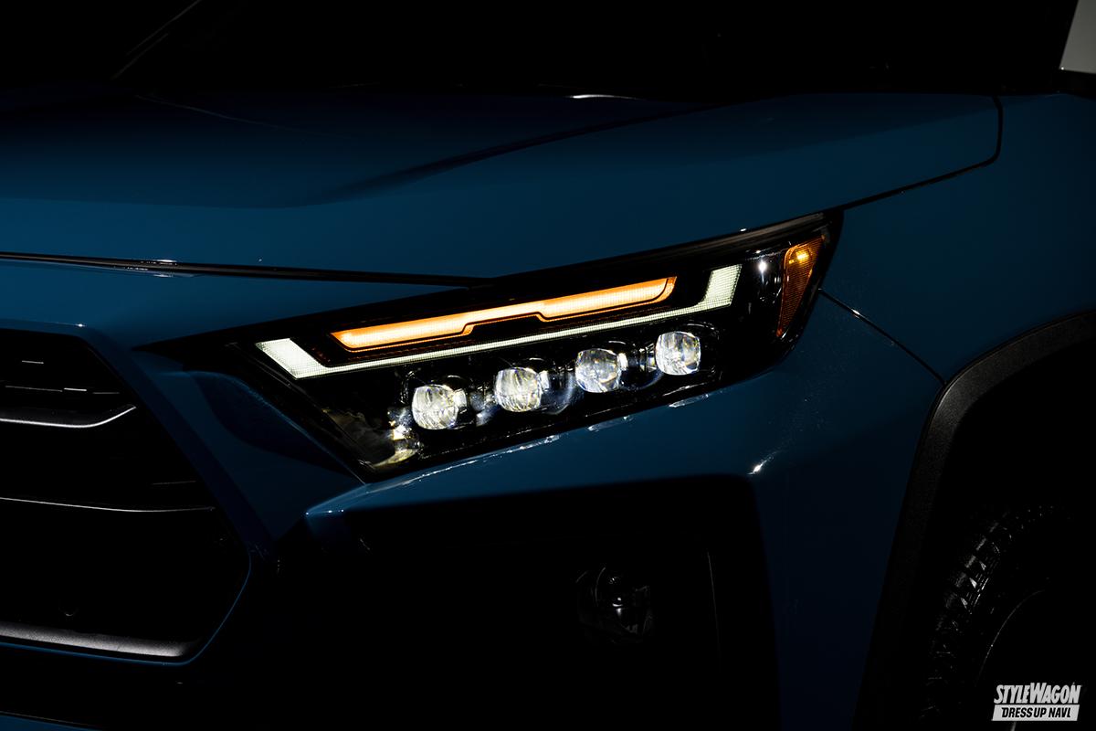 RAV4がマイチェン!? 日本初上陸の4眼LEDヘッドライトが、最高に