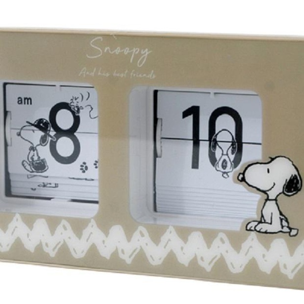 スヌーピーのパタパタ時計がレトロかわいい！時間ごとに変わるアートに