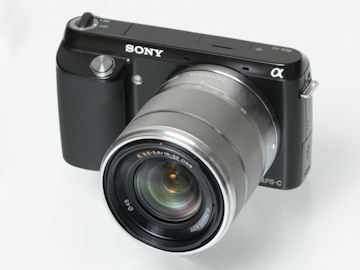 中級機に匹敵する多彩な機能を備えるミラーレス入門機「NEX-F3