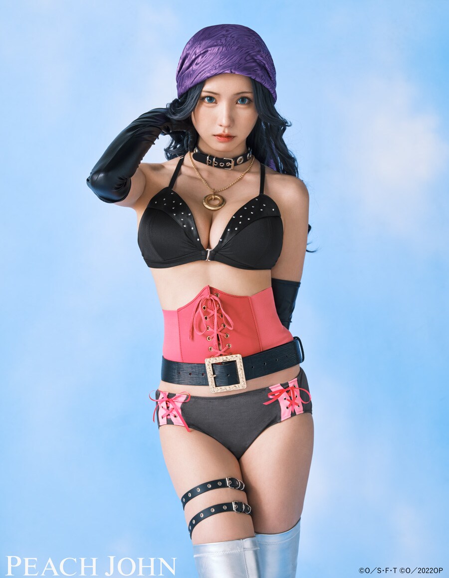 ロビンのランジェリーセット」を着こなす、えなこ。 [画像ギャラリー