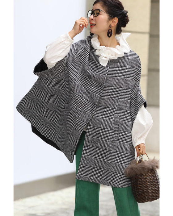 クラシカルな雰囲気を纏う品格グレーチェックのポンチョコート – ONE