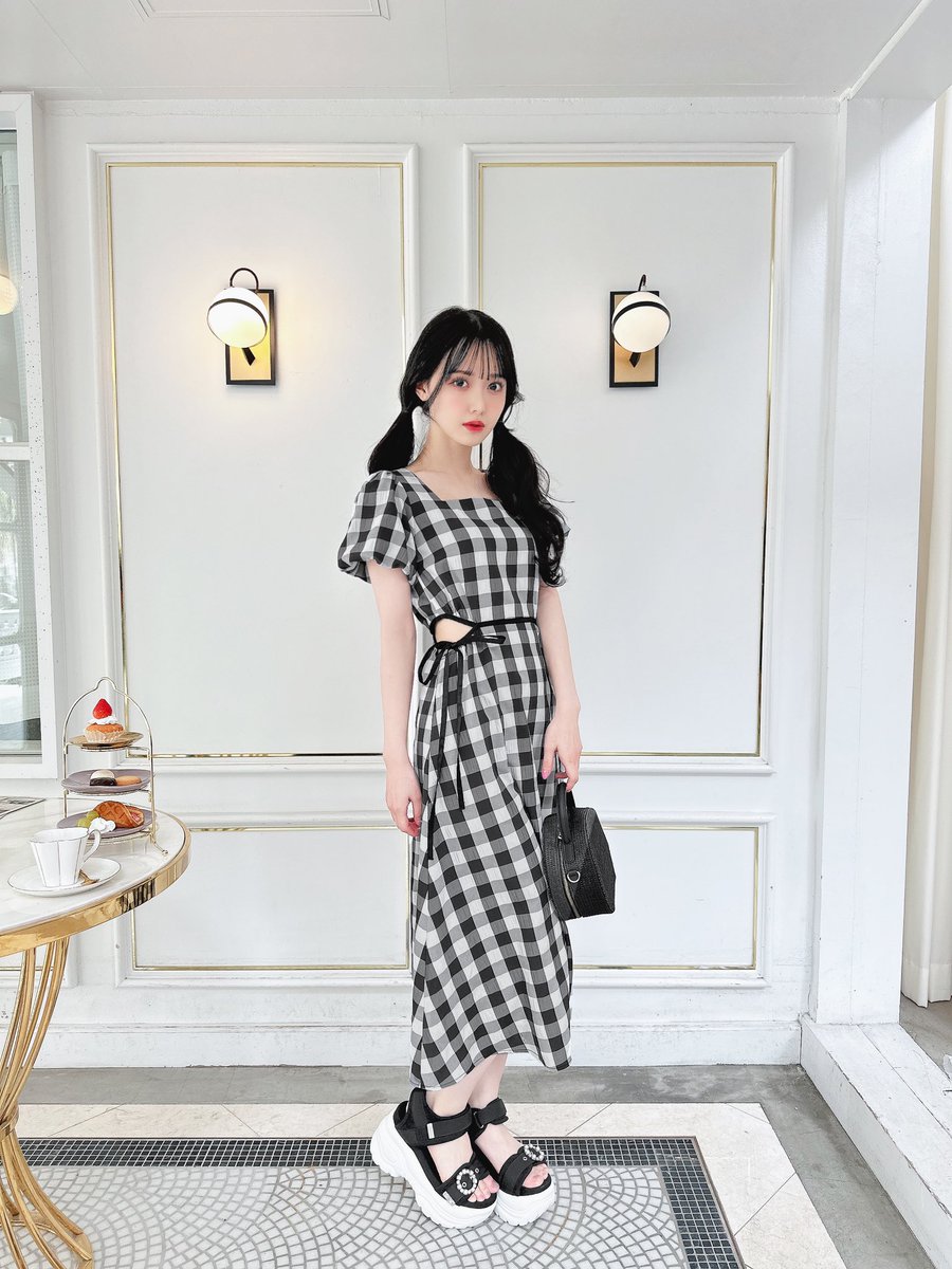 先週再入荷したブロックチェックワンピース👼🏻🤍サイドのヘルシーな肌