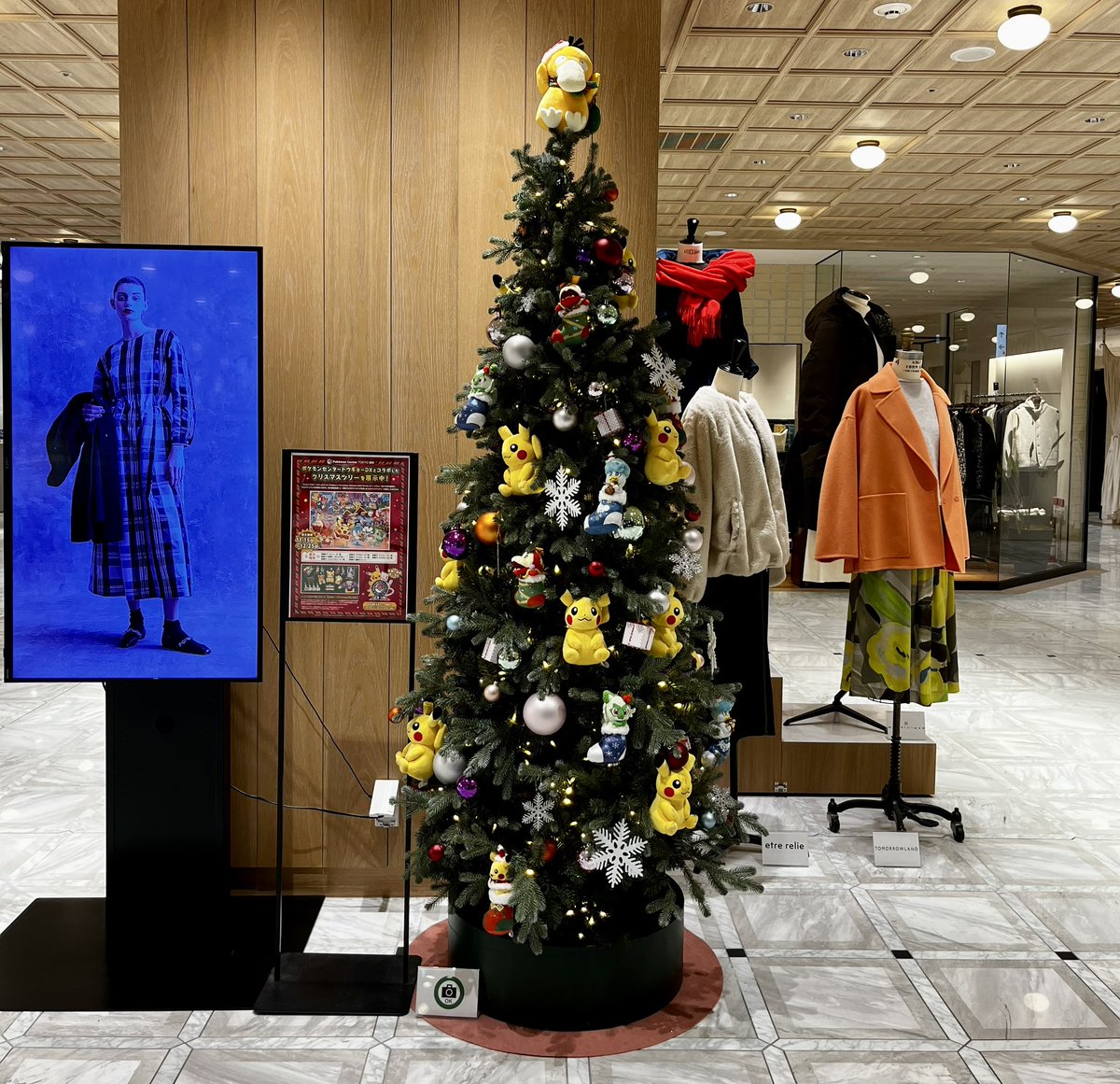高島屋のポケモンクリスマスツリー 設置階で飾り付けいろいろ