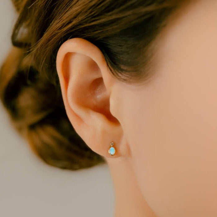 オパールの遊色を軟骨で│K10オパール 軟骨ピアス – PICOLLET