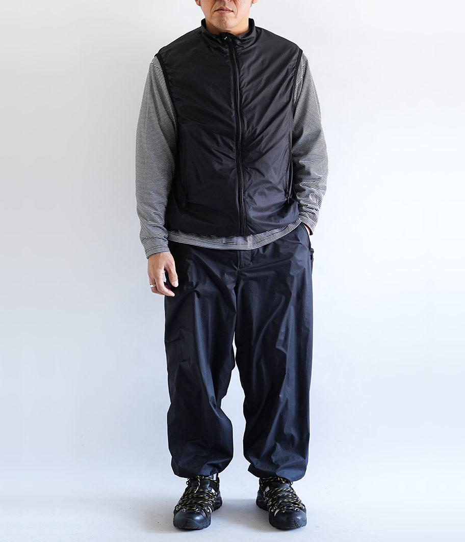 DAIWA PIER 39 TECH REVERSIBLE WIND SHIELD VEST [BLACK] - Fresh