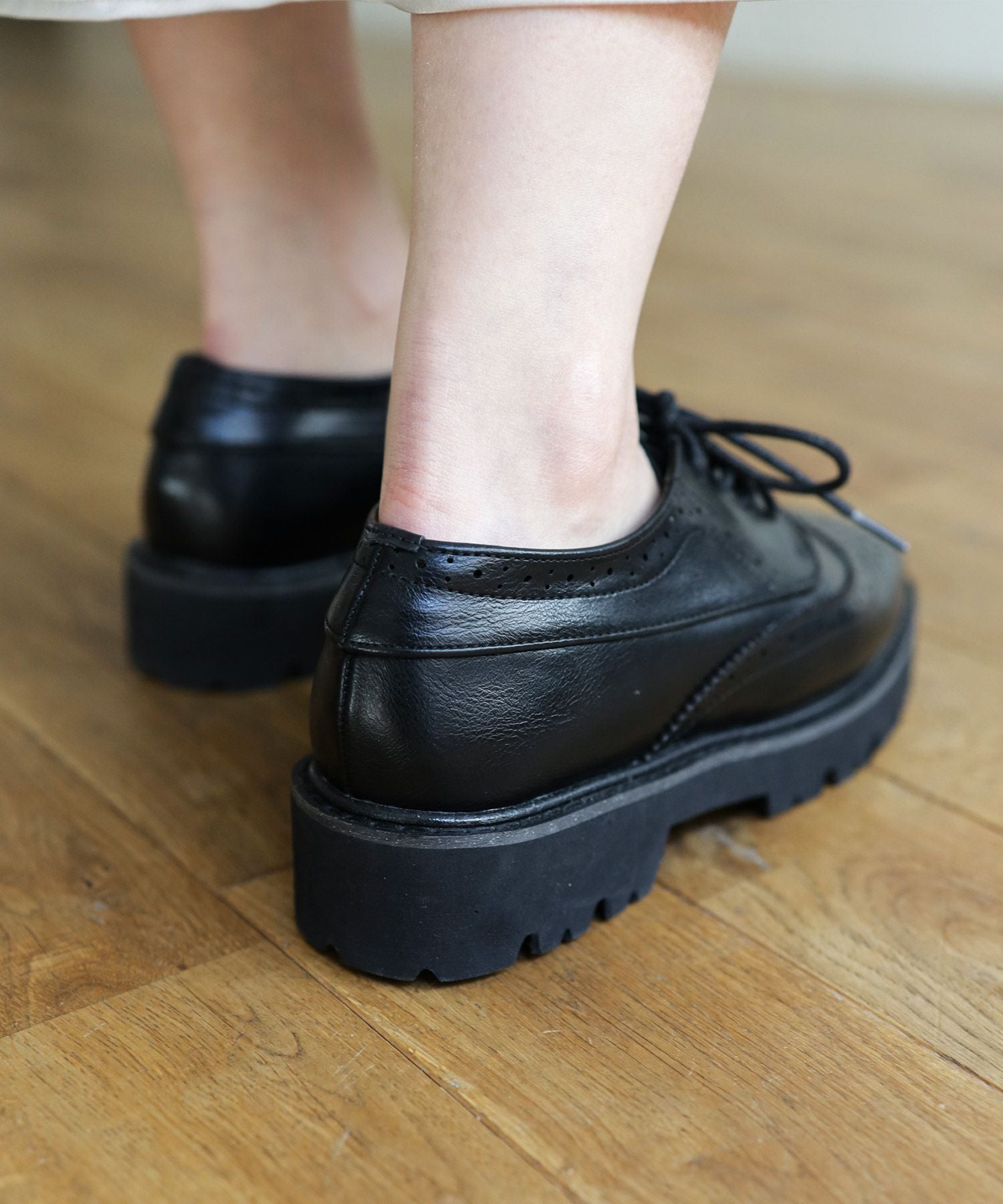 軽量ソールのウイングチップレースアップマニッシュシューズ | SESTO