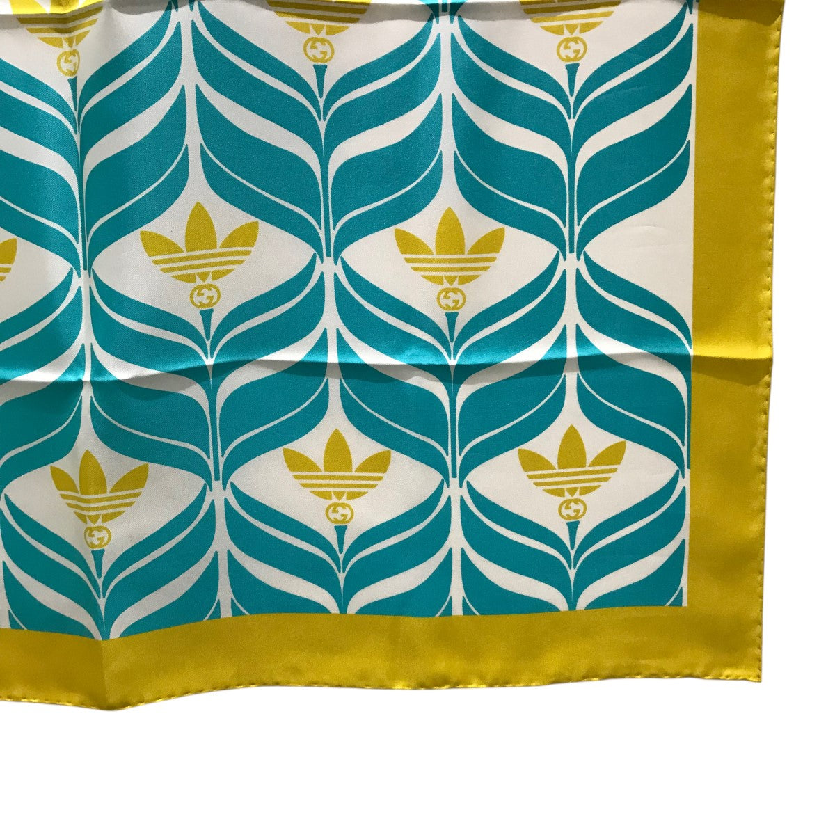GUCCI×adidas スカーフ ブルー×イエロー｜【公式】カインドオル