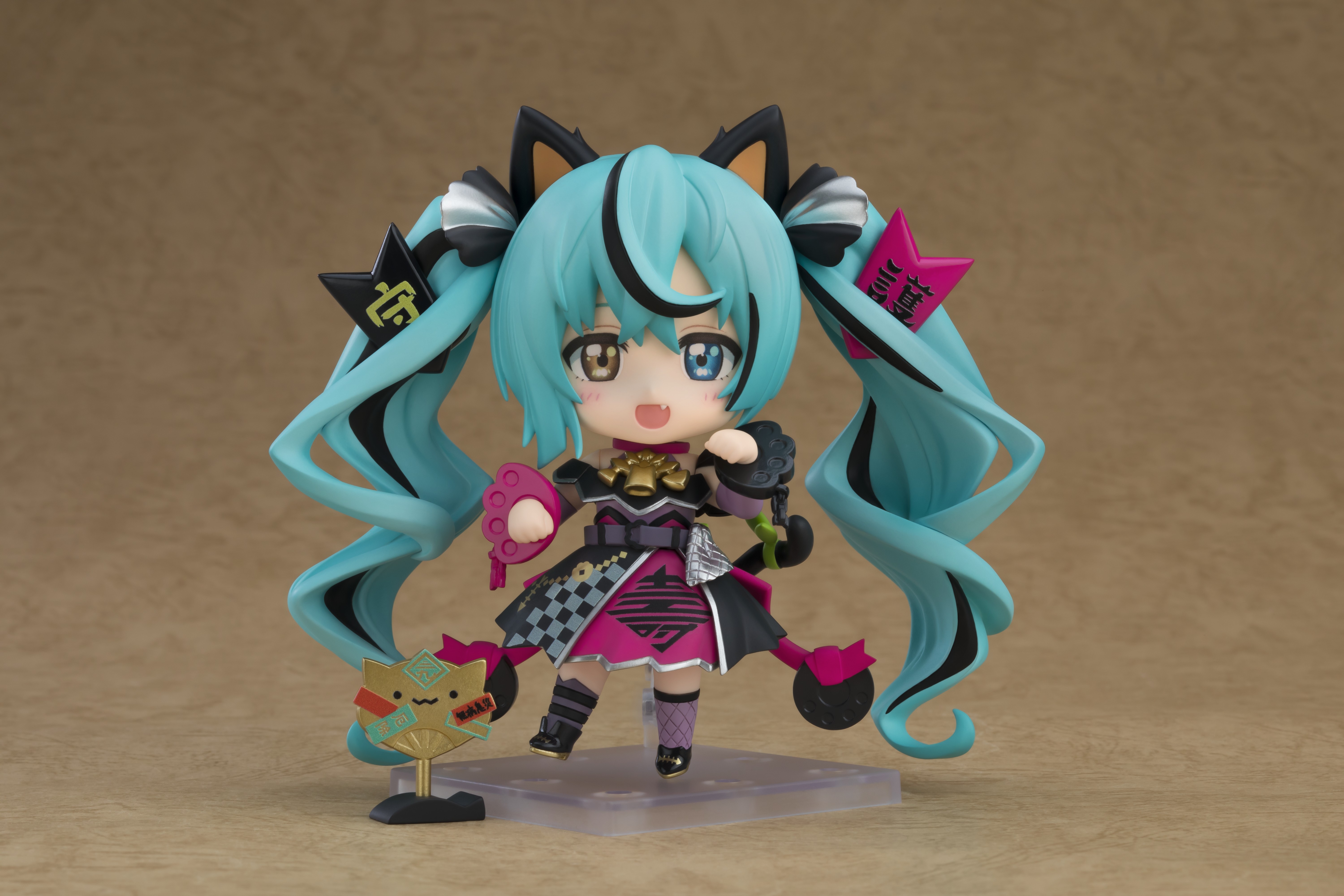 ねんどろいど 初音ミク 黒招きミクVer./招きミクVer.｜キャラアニ.com