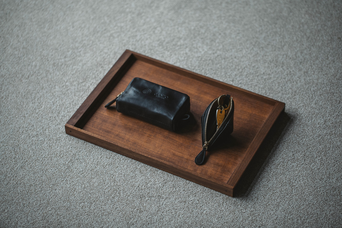 GANZOの新作革小物シリーズ「GUD ST」に使われるのは手揉みレザー。く